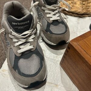 New Balance Gray Sneakers boys- 5.5 women- 7.5